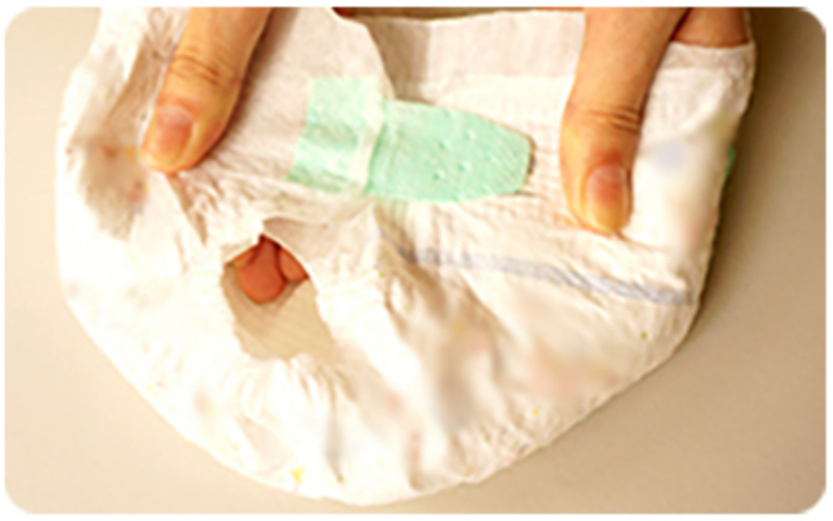 Firmly attach onto material to keep the diaper in place evenwhen pulled